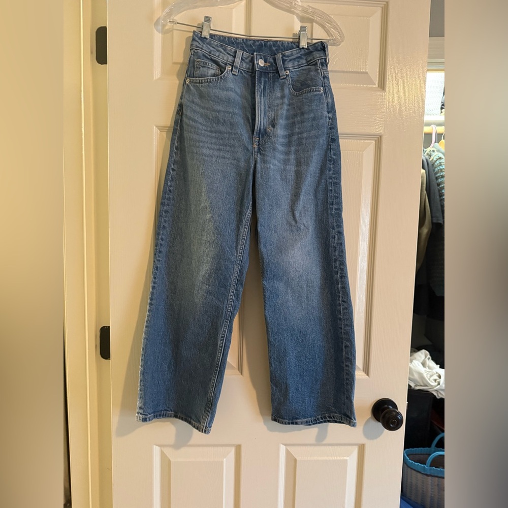 H&M Blue wide legged, high rise, cropped jeans